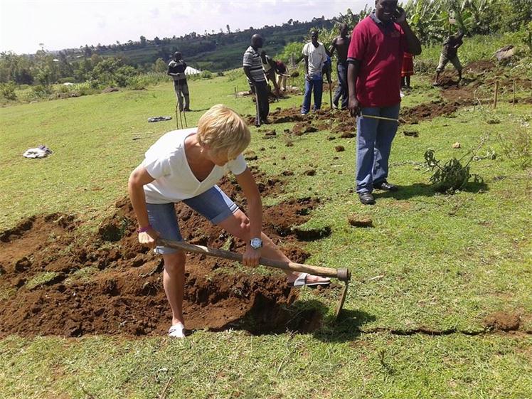 Wilhelmien en Gaby bij Furaha Orphans Kenia - Mei