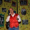 Onze hof-fotograaf aan de zang!